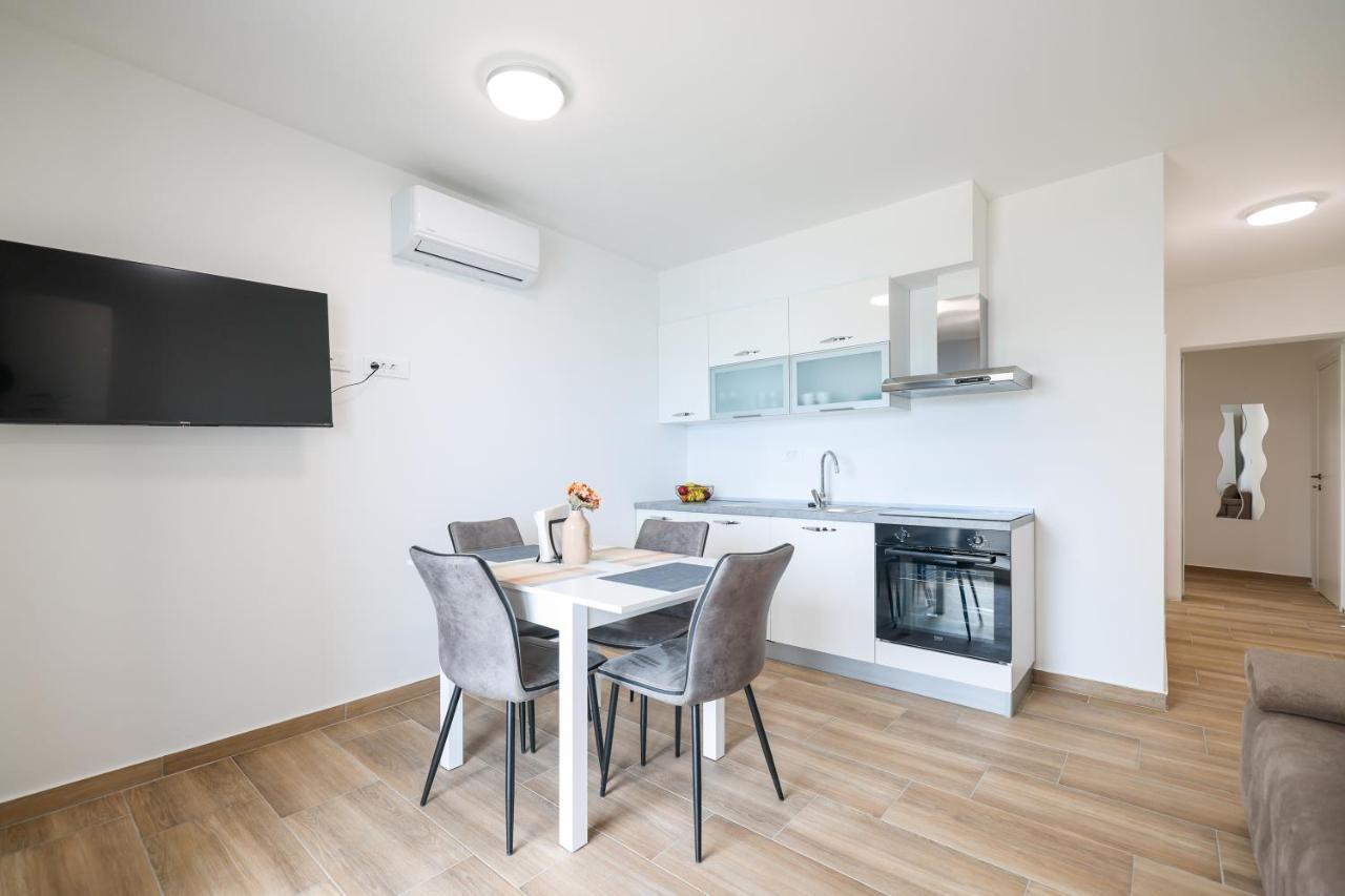 Beachfront Apartments Tic With Seaview Miletici Buitenkant foto