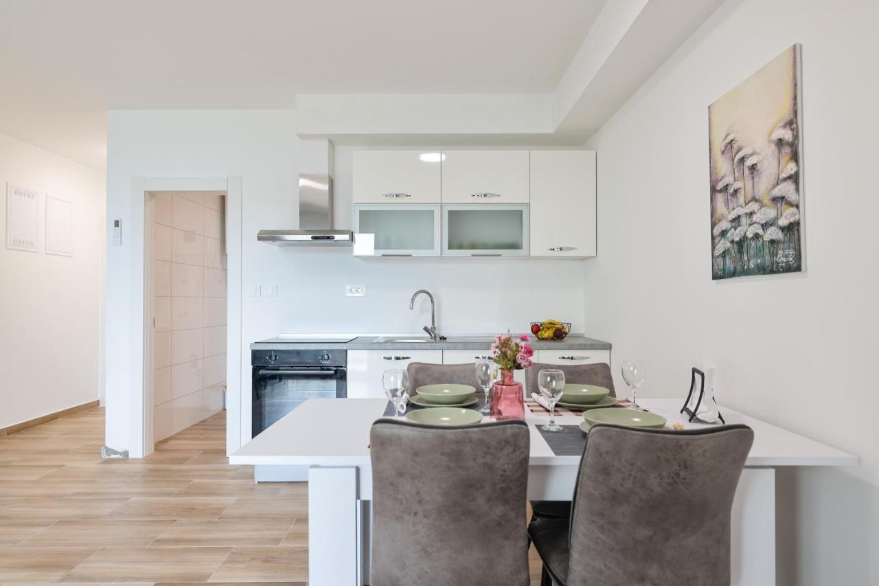 Beachfront Apartments Tic With Seaview Miletici Buitenkant foto