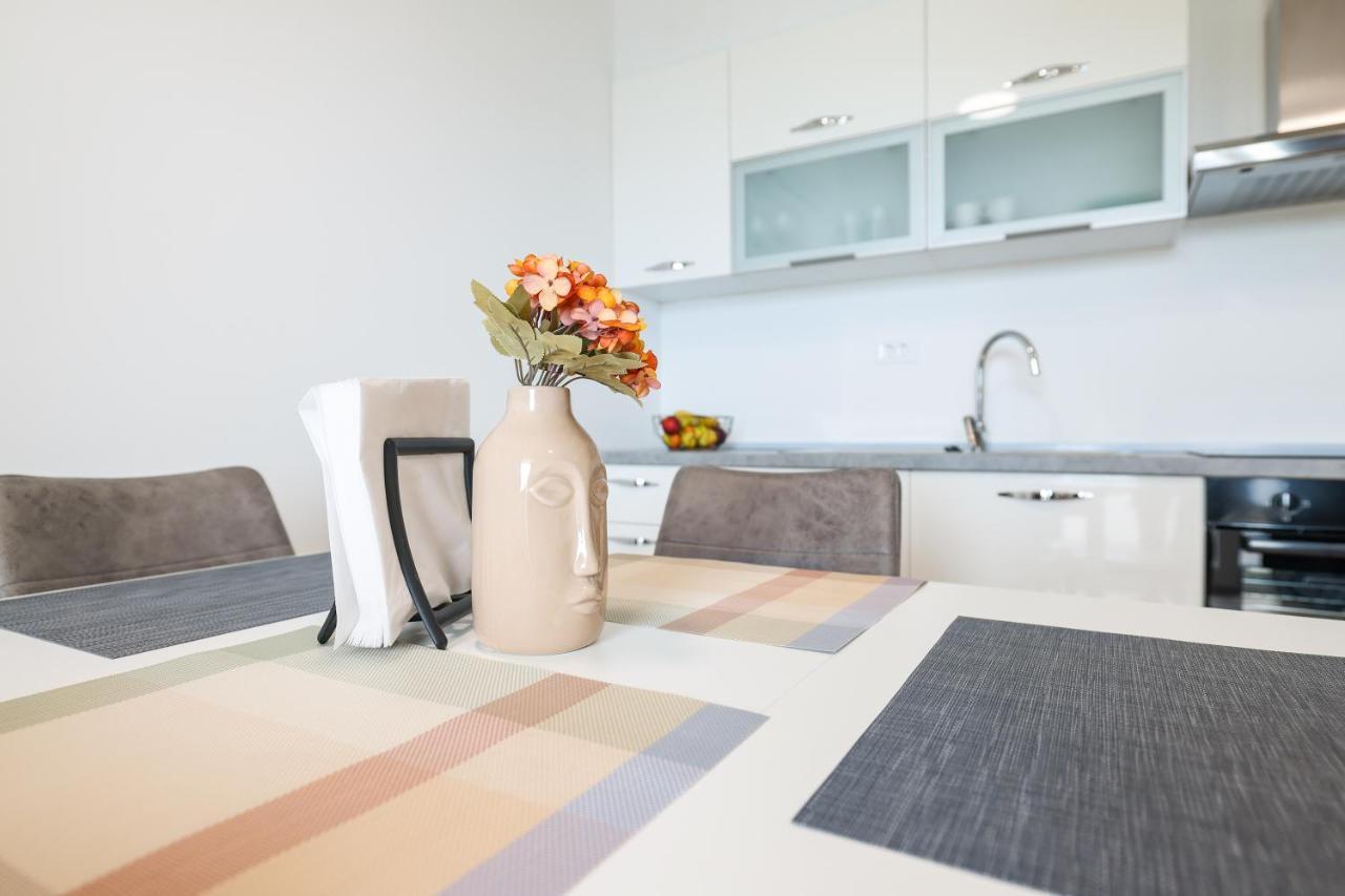 Beachfront Apartments Tic With Seaview Miletici Buitenkant foto