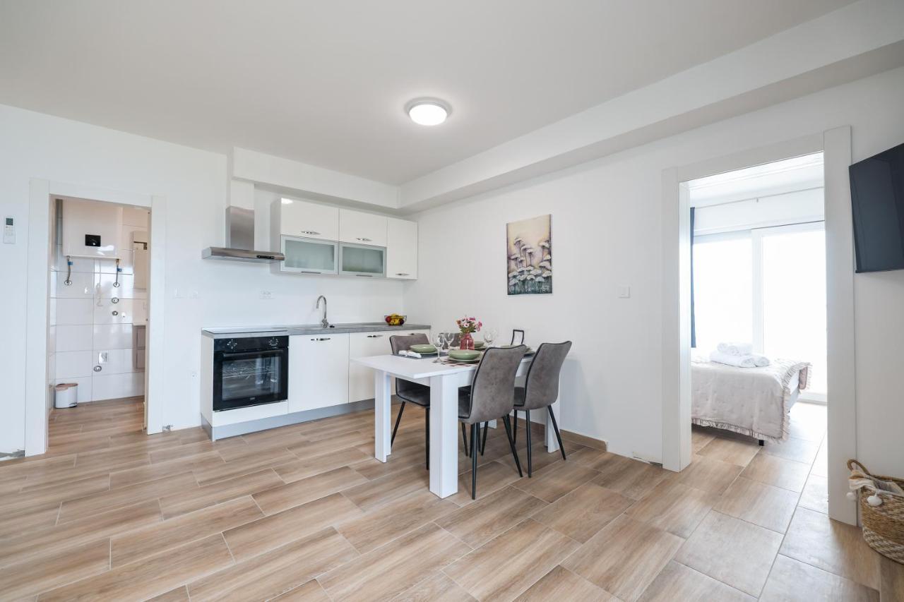 Beachfront Apartments Tic With Seaview Miletici Buitenkant foto