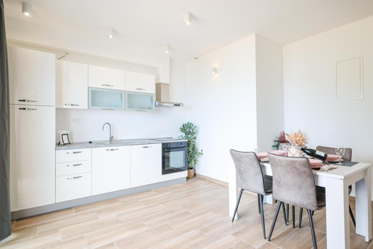 Beachfront Apartments Tic With Seaview Miletici Buitenkant foto