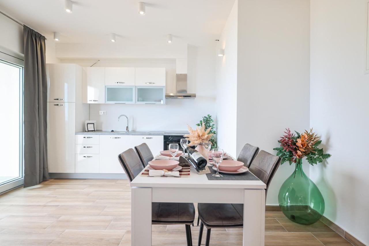 Beachfront Apartments Tic With Seaview Miletici Buitenkant foto