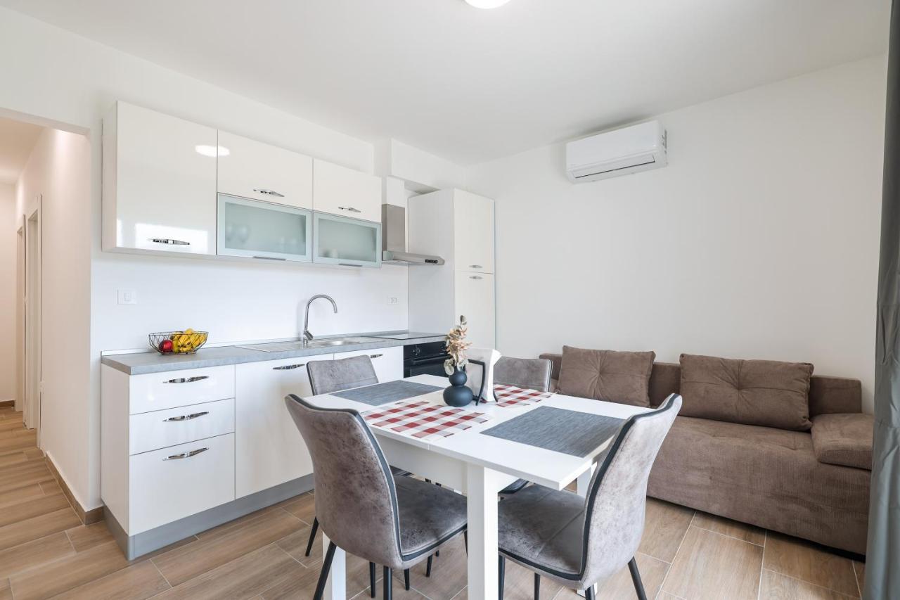 Beachfront Apartments Tic With Seaview Miletici Buitenkant foto