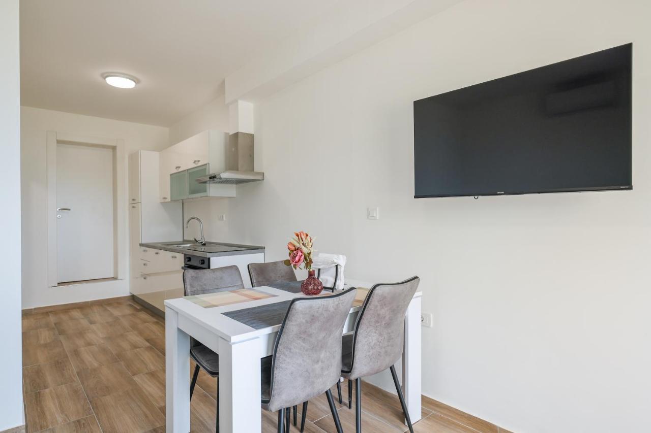 Beachfront Apartments Tic With Seaview Miletici Buitenkant foto